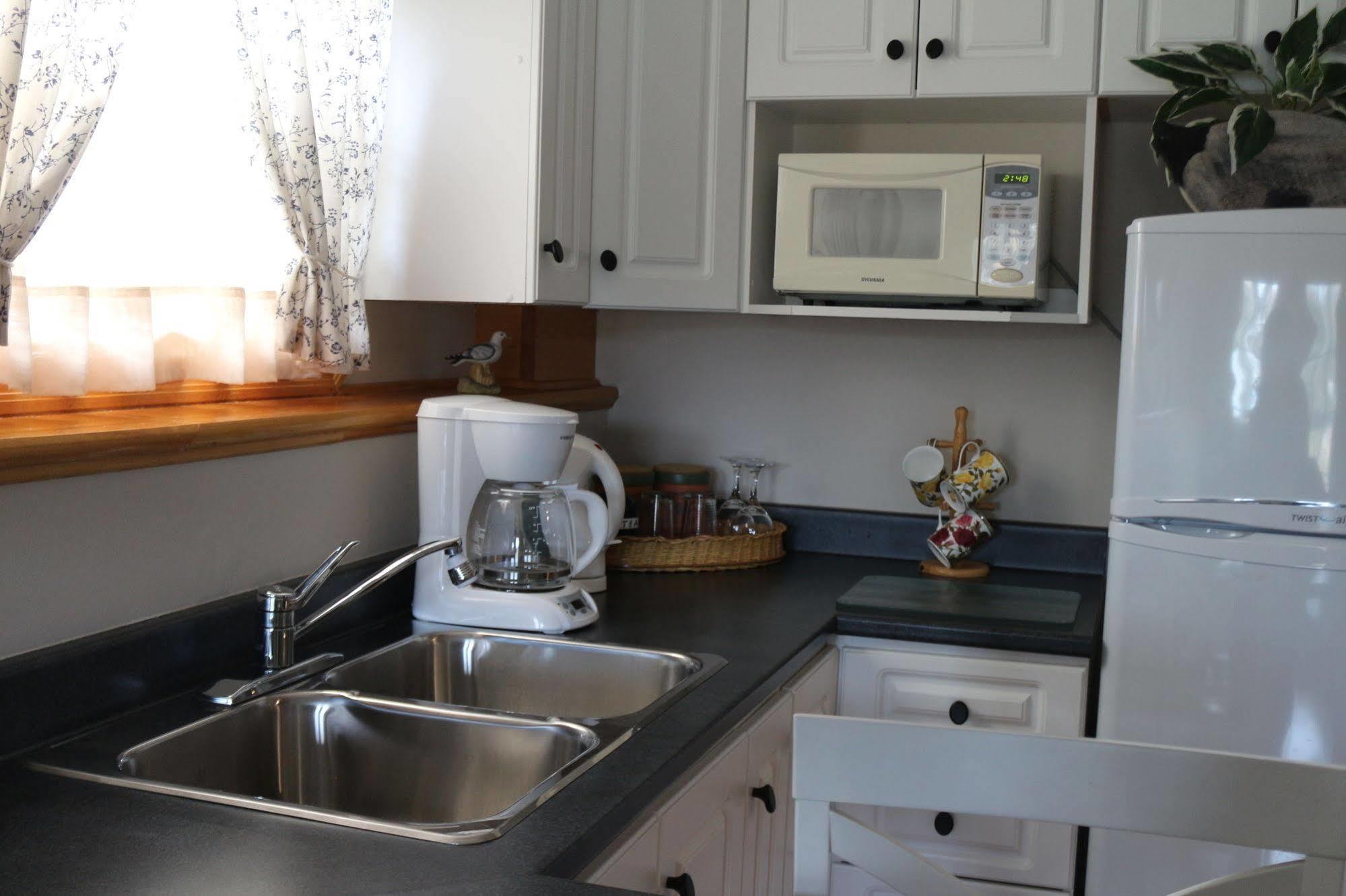 Sal'S Bed And Breakfast By The Sea Herring Cove Exterior foto