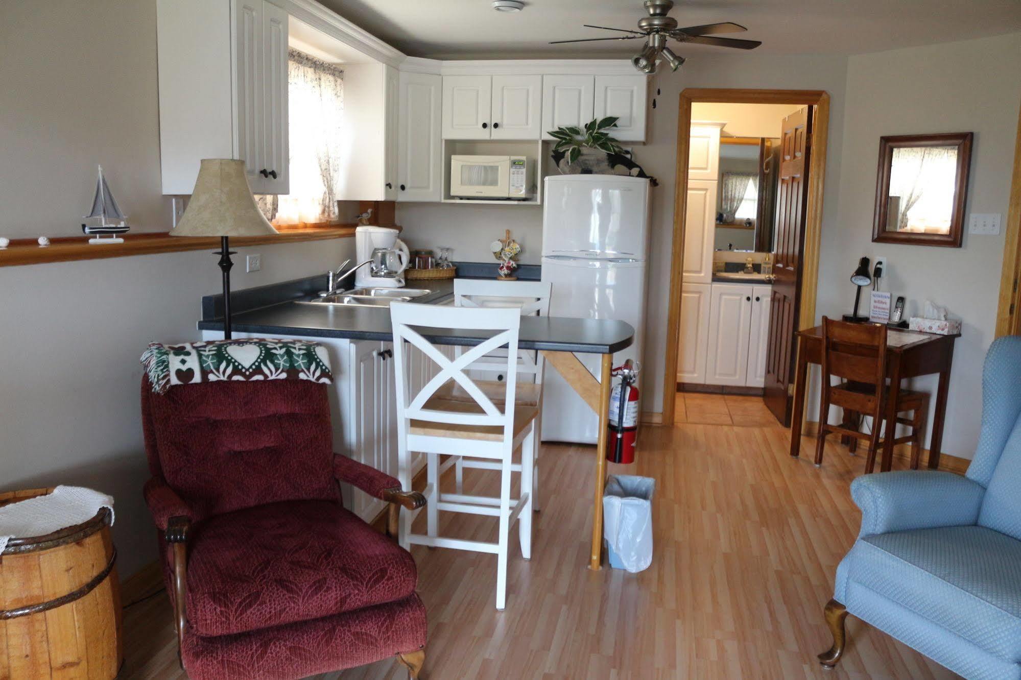 Sal'S Bed And Breakfast By The Sea Herring Cove Exterior foto